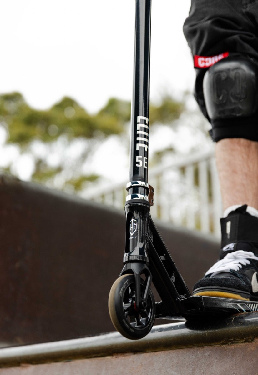 Freestyle koloběžka Grit Elite XM Blackened