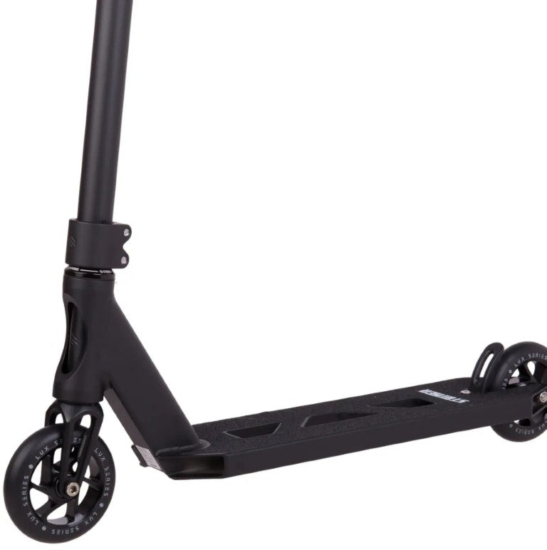 Freestyle koloběžka Striker Essential M Black